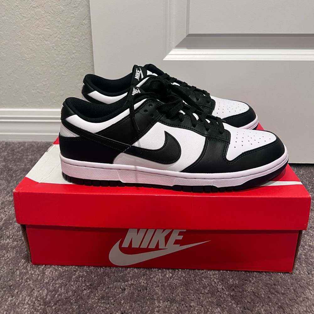 Panda dunks